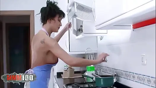 Delfynn delage alex lagi asik ngentot sama delfynn delage di dapur