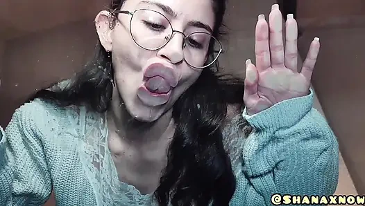 ФЕТИШ, ПЛЮЕТ, СКВИРТУЕТ И ПИСАЕТ В МАШИНЕ (ЧАСТЬ 1)