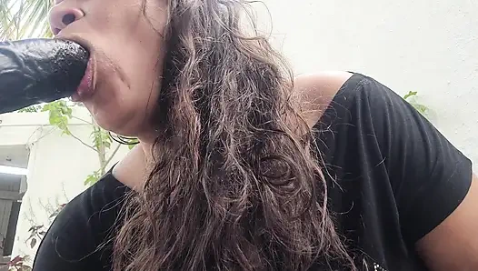 Ей нравится черный член