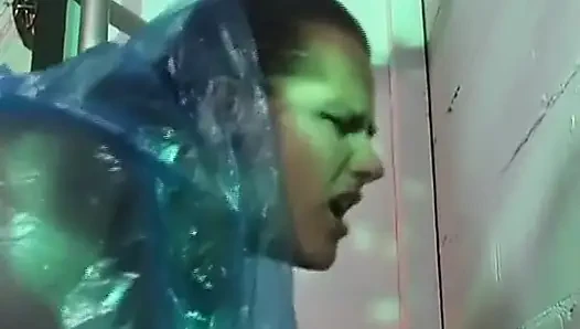 Sesi hot bareng pasangan jerman dengan jaket rain