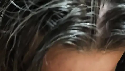 Geile stiefmutter lutscht schwanz