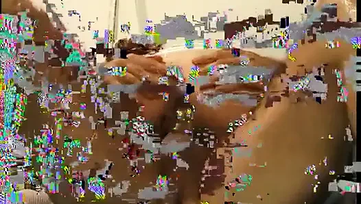 Rothaarige krankenschwester spreizt ihre beine für den schwanz des arztes auf einem krankenhausbett