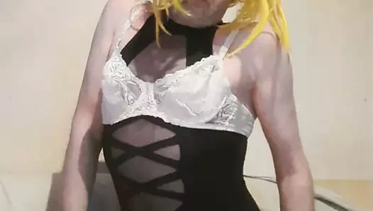 sevimli siyah kumaşlar ile sürtük crossdresser