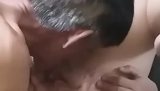 Pemakan hebat memek basah dan besar