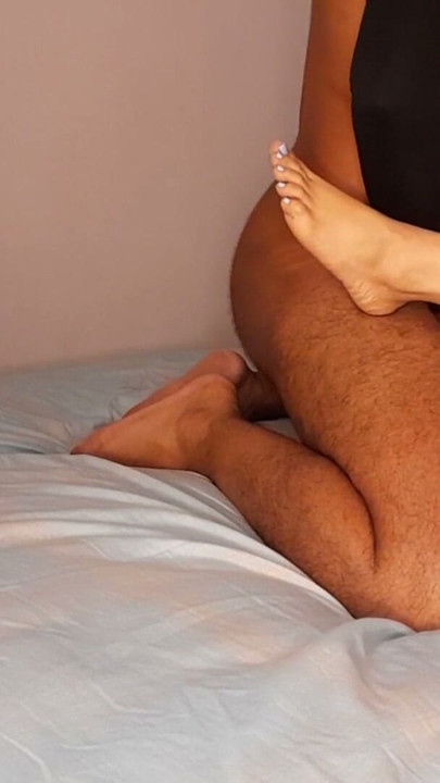 A sógorom jött üdvözölni, és hagytam, hogy kemény farkát feltegye a seggembe, és megegye a nedves puncimat (amíg a cuckold működik) | Klip 2