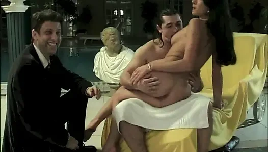 Ölümünde Sevişmek Için Güzel Bir Esmer