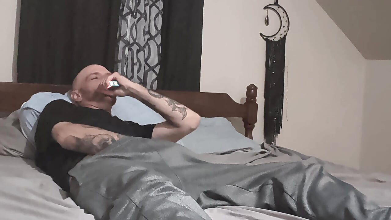 She saw me playing with my dick and let me cum in her fat pussy!