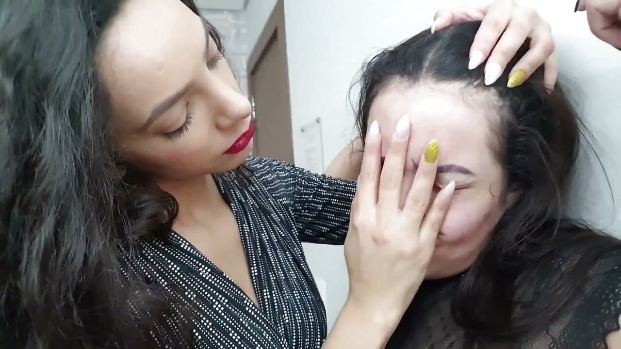 Hands Squeezing Extreme - the Sexy Hands and the Powerful Face Massage