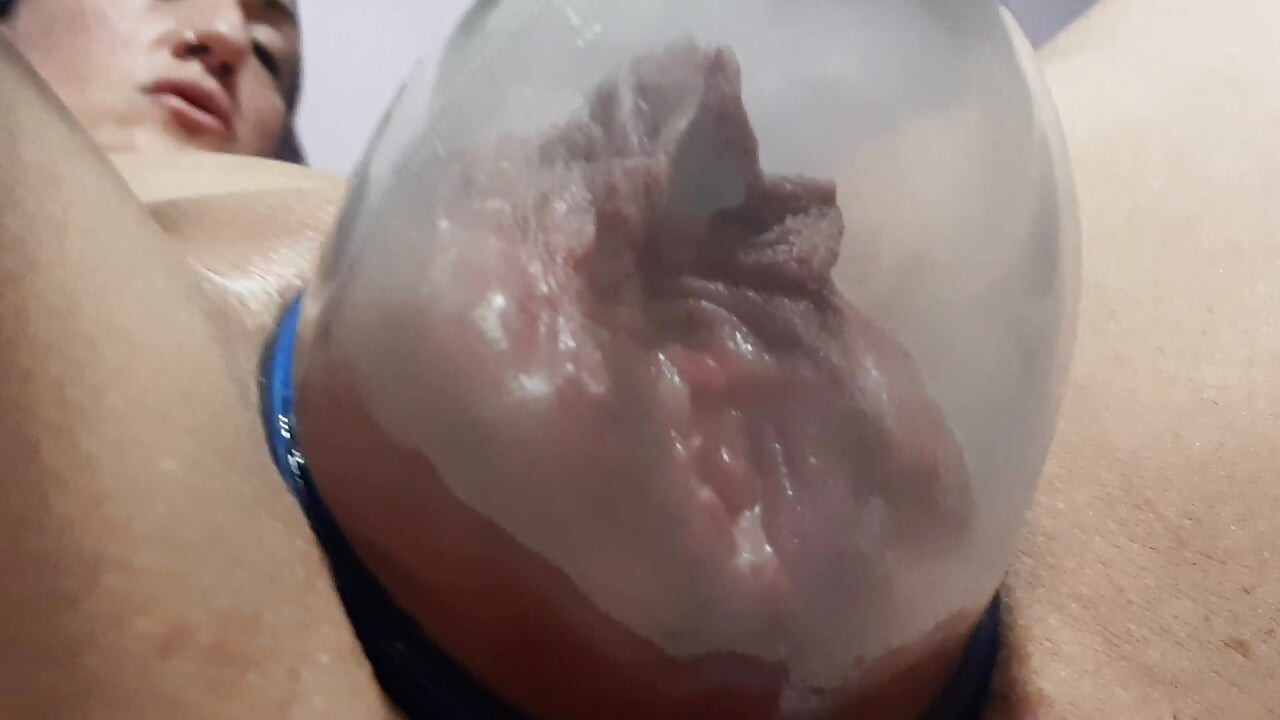 Úžasná napumpovaná obří kundička