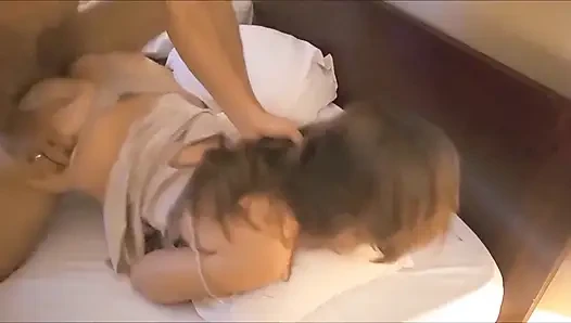 676 - iii - beyaz orta yaşlı seksi kadın götünü ve yarağını emiyor ve ipeksi elbiseyle sikişiyor