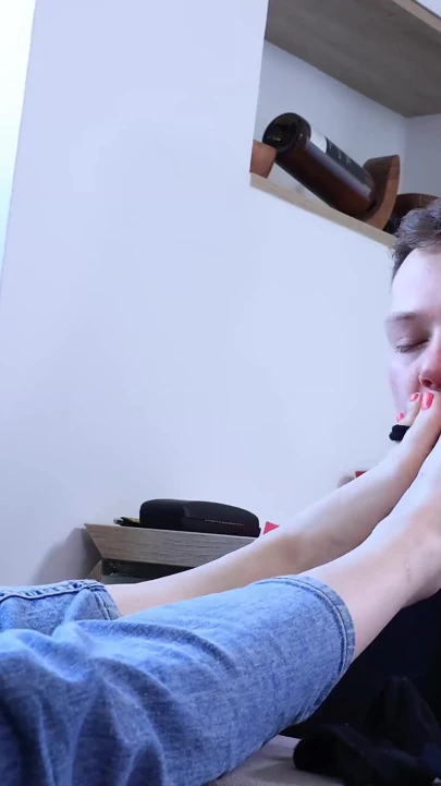Girlfriend's Smelly Foot Worship