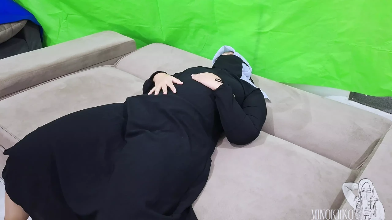 Hijab Girl Let Villa Guardian to Fuck Her Tight Pussy
