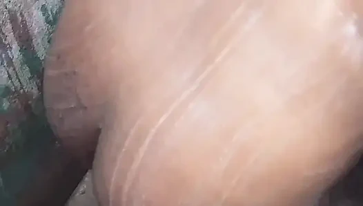 Ibu tiri bercinta di kamar mandi,