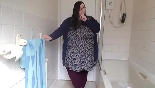 Ssbbw duş striptiz soyunuyor