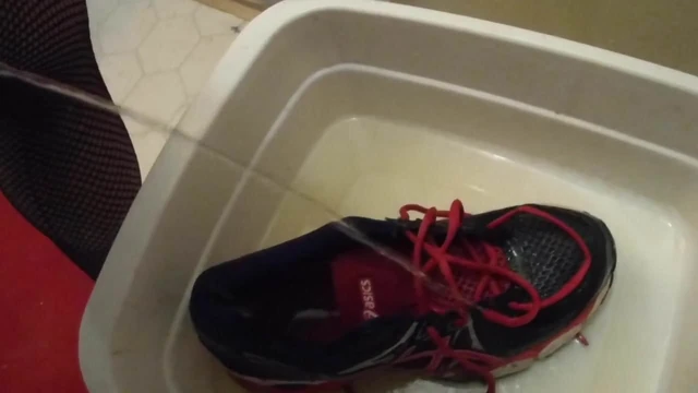 Pissing Sexy well worn sneakers from jackandcoke1947 again.