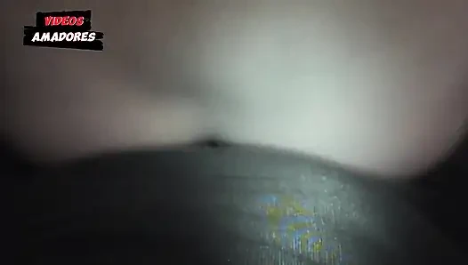 Arabayı yıkıyorum ve sonunda karımı ve evli arkadaşını siktim