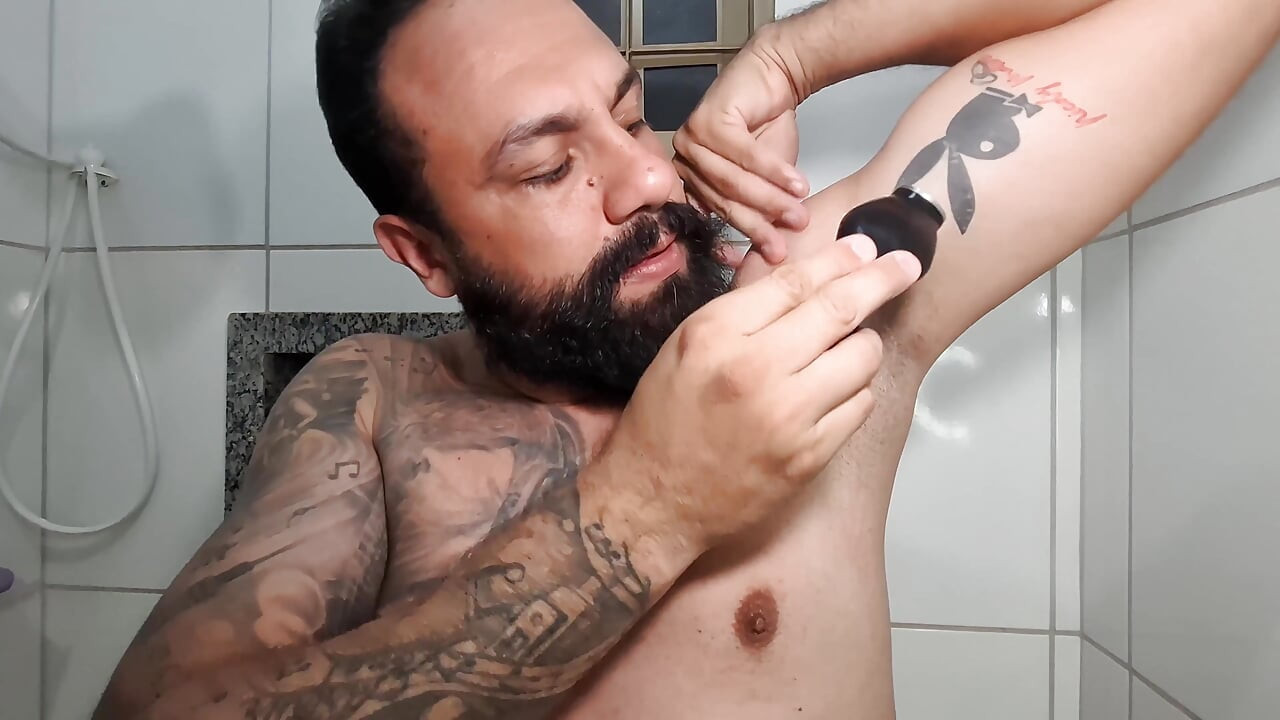 我老婆给我剃了屁股毛