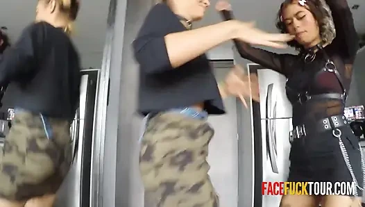 İtaatkar latin gençler Avrupalı büyük yarakla gırtlağına kadar öğürüyor