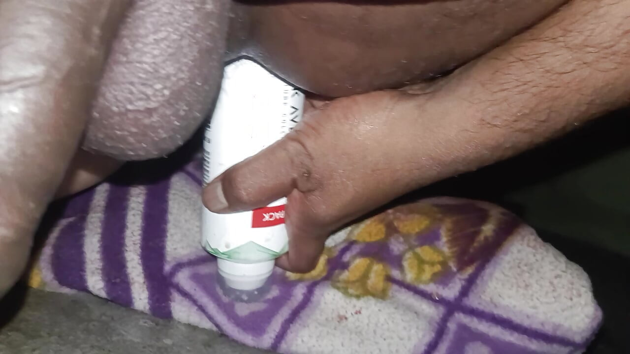 Starałem się włożyć całą rękę w tyłek