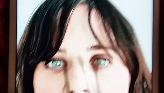 Zooey'nin ağzı bir nedenden dolayı açıktı