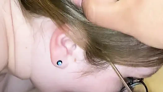 Büyük boy beyaz kadın Meksikalı adamın kalın yarağını emiyor