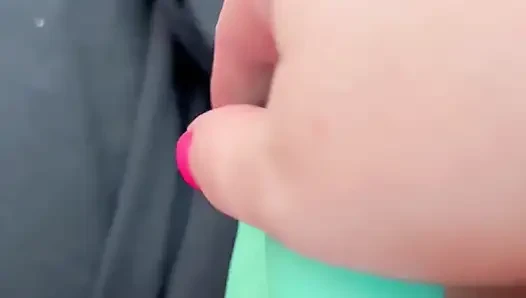 Aku lagi asik muasin memekku pakai dildo favoritku