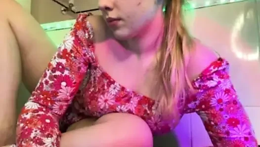 Squirting so hard on webcam and anal fuck
