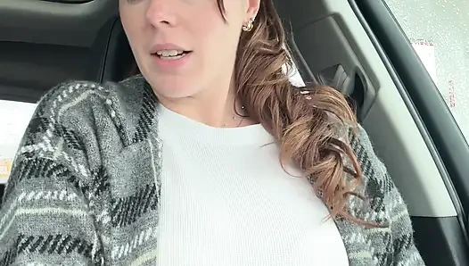 Der versuch, nicht zu laut zu kommen, während ich mein gas pumpe