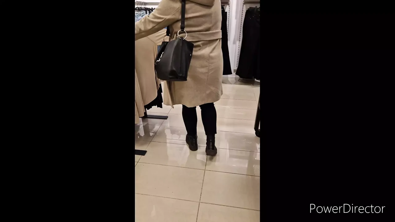 Use pantyvibrator in shoppingmall