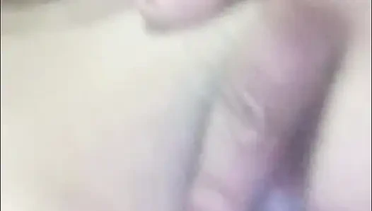 mamta bhabi ne chut main ungli kar ke pani nikali