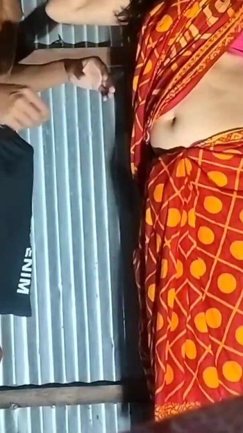 Must-see στιγμή από το "Desi boudi ko sari main jodordost Doggystyle korke πρωκτικό Fuck kiya"