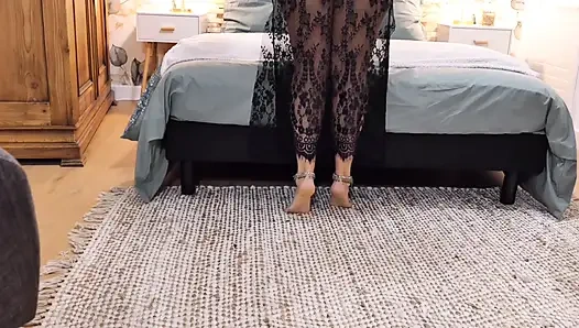 Selena keluar dari pose setengah telanjang dan permainan seks di tempat tidur