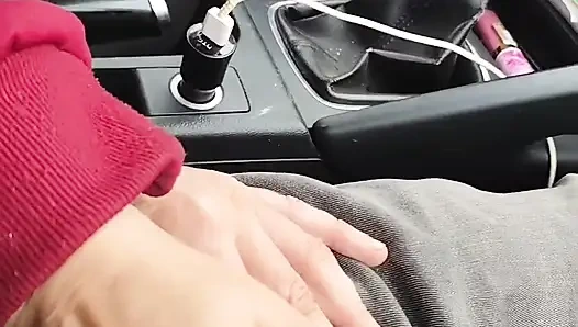 Я включила его на публике и закончила его дома. Дикая и доминантная дрочка и большой камшот!