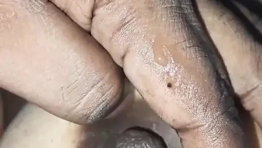 Kel üvey erkek kardeşim beni sikiyor ve videomu yayınladı