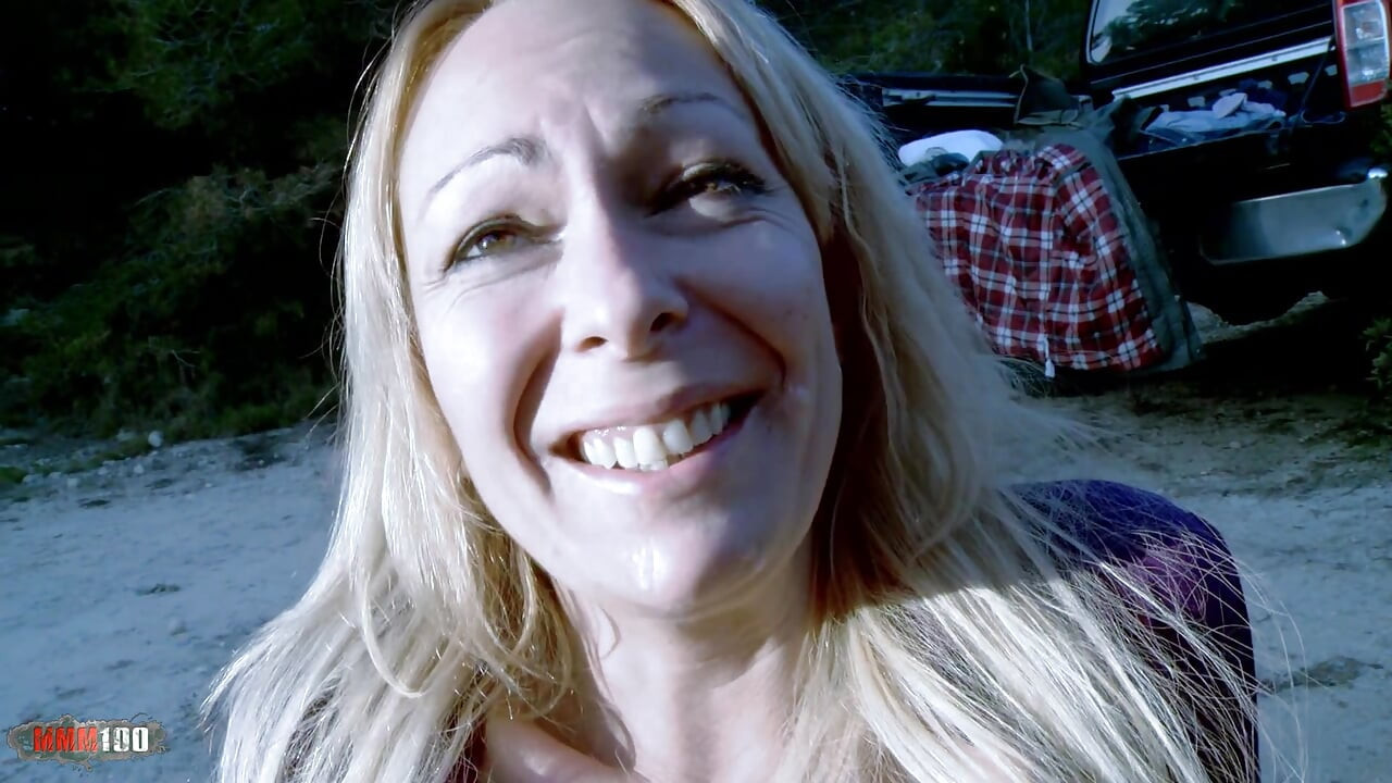 在皮卡車上與西班牙熟女塔瑪拉·迪克斯（Tamara Dix）拳交和雞姦