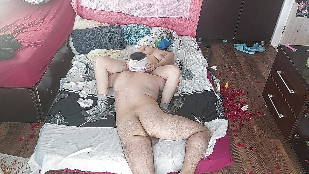 Lick the wife's juicy pussy until orgasm. Hot sex amateur couple. Sensual massage of a sexy couple with oil on the body.