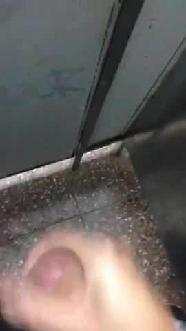 Rebocou a parede do banheiro