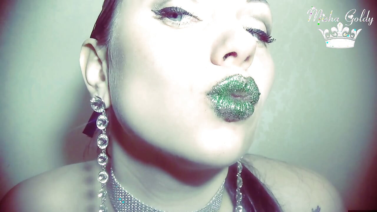 Cum hard to my green glittery lips
