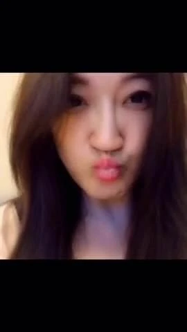 Asian amateur model squirt on dildo
