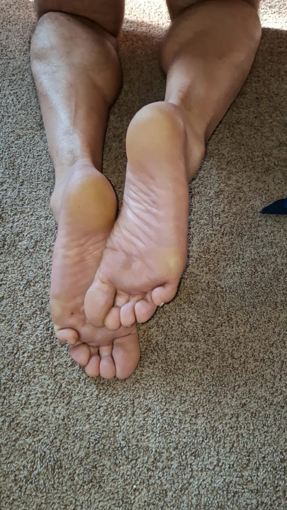 Shoot a big thick load all over my soft wrinkled soles