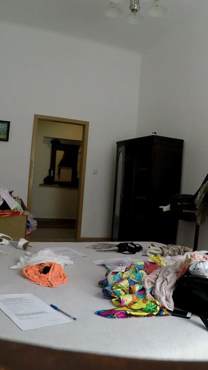 Mini etek kısa etekli seksi kızlar kuliste külot ve gösteri eşek ve kedi için denemek var | Klip 3