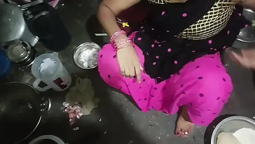 When her husband went to the bathroom in the kitchen, sister-in-law was alone, then sister-in-law's ass pussy fucked in the dog style of the land chusa.