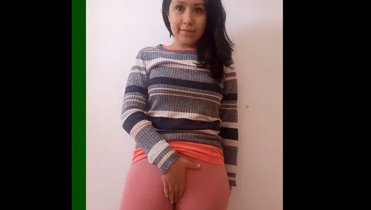 Uw verzoek! latina masturbeert en komt klaar in mijn kleren :)