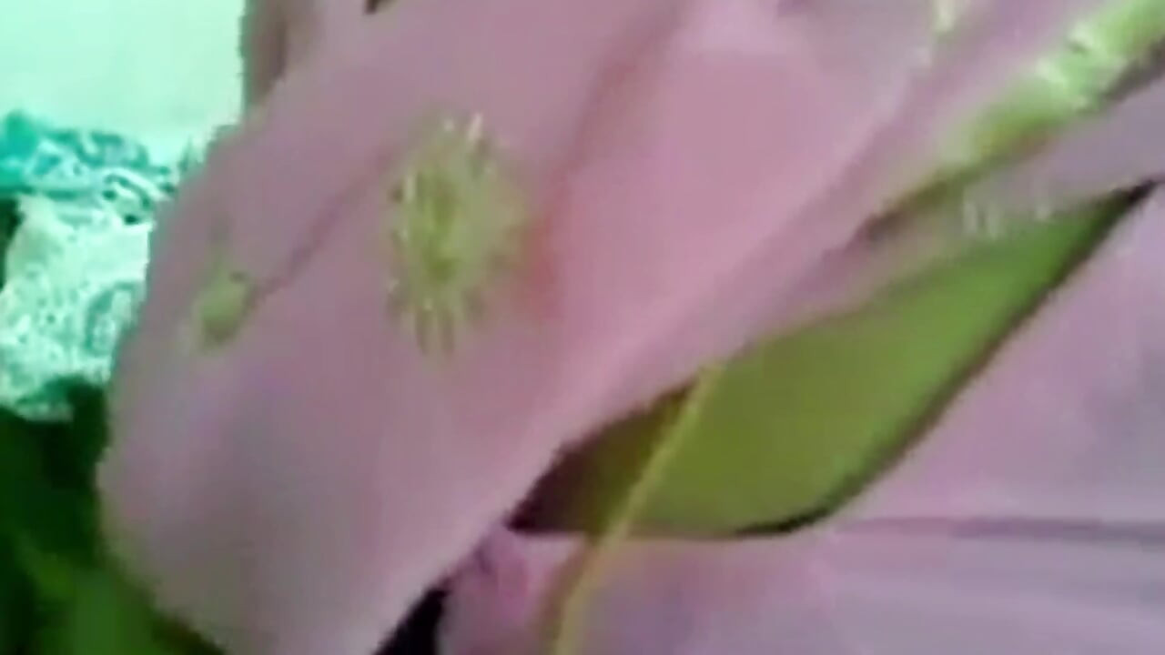 Monique desi porno bhabhi seducându-și iubitul excitat oferindu-i sex