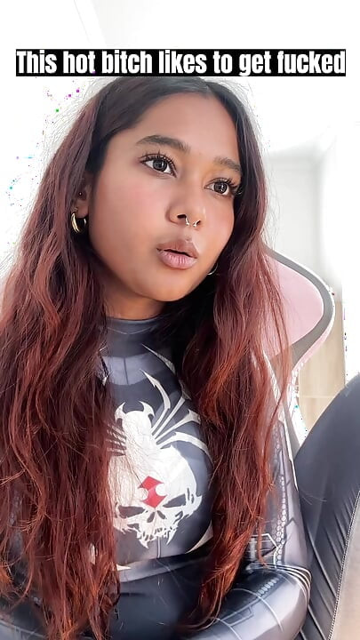 Mia z si gadis mungil india lagi asik masturbasi dan bereaksi dengan hentai