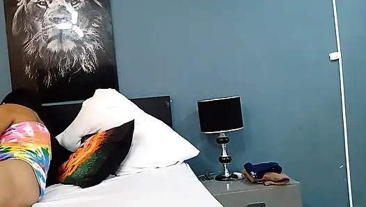 Я ножницы с своей подругой, пока не испытываю оргазм