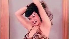 Danse du ventre sensible d'une star du porno sexy (vintage des années 50)
