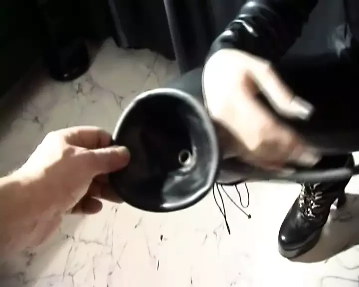 Lateks maskenden yapay penis emmek ne kadar azgın?