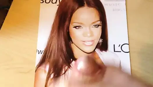 rihanna'ya saygı duruşu