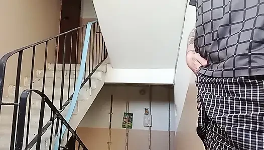 Nyepong kontolku di pintu masuk 1
